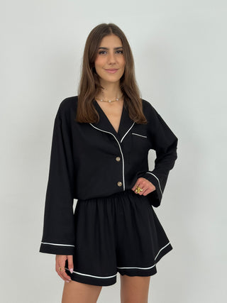 Coordinato Camicia e Shorts con Bordi a Contrasto Nero
