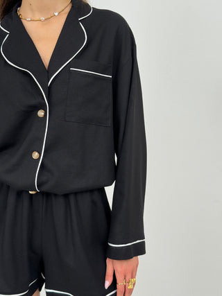 Coordinato Camicia e Shorts con Bordi a Contrasto Nero