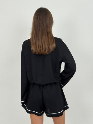 Coordinato Camicia e Shorts con Bordi a Contrasto Nero