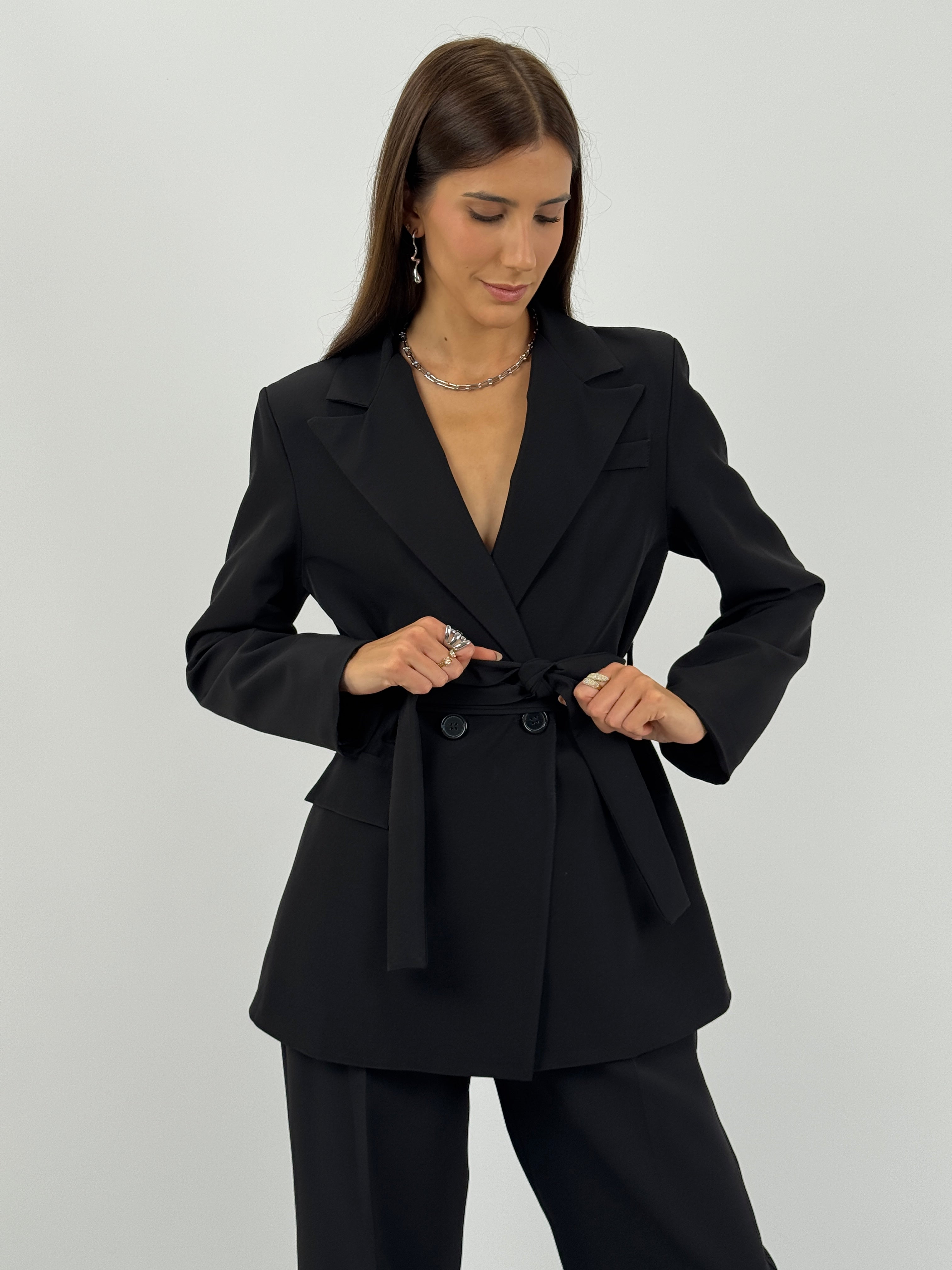 Tailleur Nero con Giacca Doppiopetto e Pantalone Palazzo Paloma