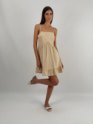 Abito Corto a Righe Crema - Abito corto crema in fantasia a righe, con spalline sottili e applicazioni, elastico in vita e volant sul fondo. | Paloma Store