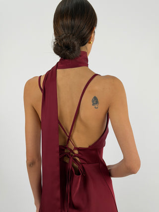 Abito Lungo in Satin con Foulard Burgundy