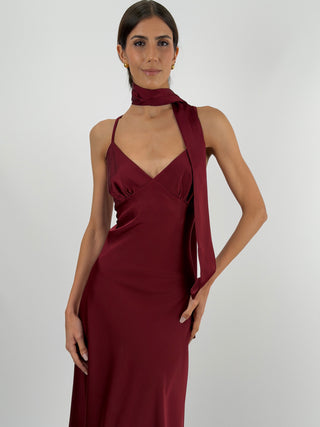 Abito Lungo in Satin con Foulard Burgundy