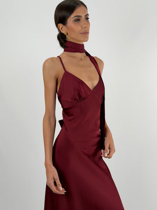 Abito Lungo in Satin con Foulard Burgundy