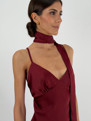 Abito Lungo in Satin con Foulard Burgundy