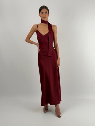 Abito Lungo in Satin con Foulard Burgundy