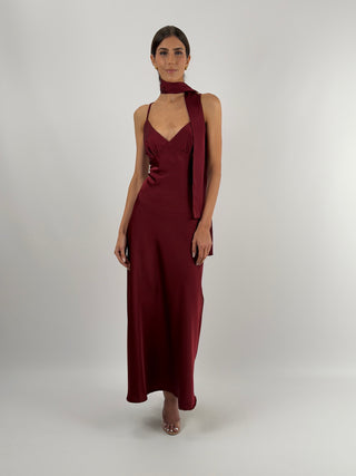 Abito Lungo in Satin con Foulard Burgundy