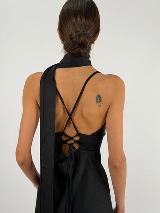 Abito Lungo in Satin con Foulard Nero