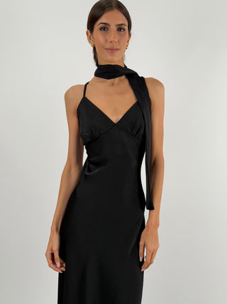 Abito Lungo in Satin con Foulard Nero