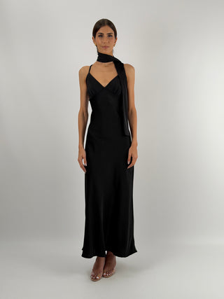 Abito Lungo in Satin con Foulard Nero