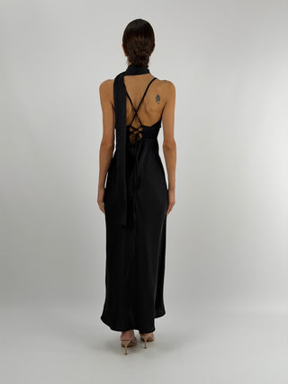 Abito Lungo in Satin con Foulard Nero