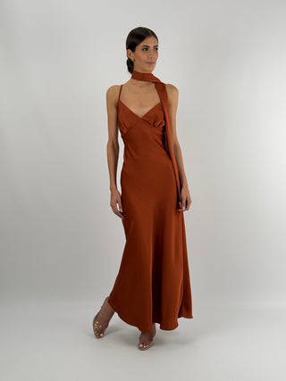 Abito Lungo in Satin con Foulard Ruggine