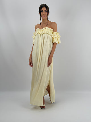 Abito con Volant Off-Shoulder Crema Lumina - Abito lungo ampio crema Lumina con spalle scoperte, volant e arricciature | Paloma Store