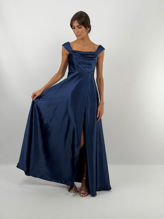 Abito Lungo con Spacco e Spalline Blu - Abito lungo blu in tessuto satinato con gonna ampia e spacco. Spalline con pieghe e corpetto con drappeggio frontale e sul retro. | Paloma Store