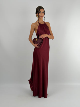 Abito Gioiello in Satin Burgundy - Abito lungo burgundy in tessuto satinato con spalline sottili e applicazione gioiello sul retro. | Paloma Store