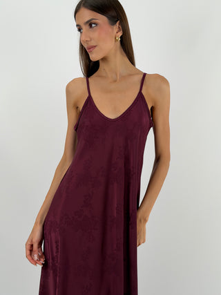 Abito Lungo Jacquard Burgundy - Abito lungo svasato burgundy con fantasia jacquard tono su tono e spalline sottili | Paloma Store