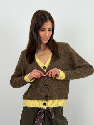 Cardigan Marrone con Doppio Layer Giallo