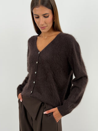 Cardigan Scollo a V in Lana e Cashmere Marrone - Cardigan marrone in lana e cashmere con scollo a V, maniche lunghe e chiusura con bottoni. Filato morbido che non punge. | Paloma Store