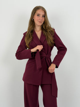 Tailleur Giacca con Nodo e Pantalone Keira Bordeaux
