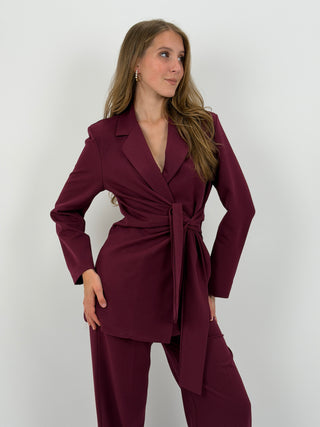 Tailleur Giacca con Nodo e Pantalone Keira Bordeaux