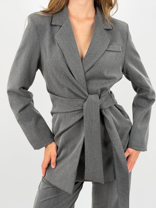 Tailleur Giacca con Nodo e Pantalone Keira Grigio