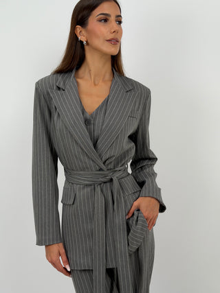 Completo Giacca con Cintura e Pantalone Gessato Grigio