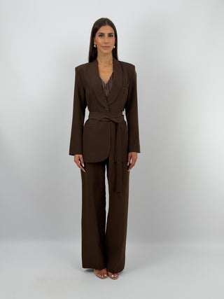 Completo Blazer con Cintura e Pantalone Marrone