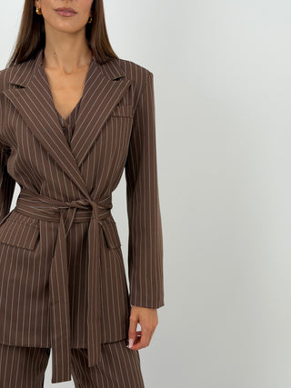 Completo Giacca con Cintura e Pantalone Gessato Marrone