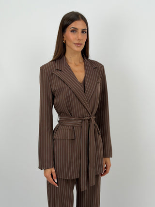 Completo Giacca con Cintura e Pantalone Gessato Marrone