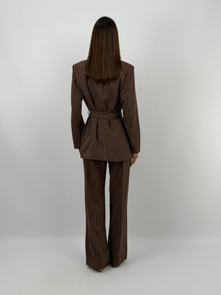 Completo Giacca con Cintura e Pantalone Gessato Marrone
