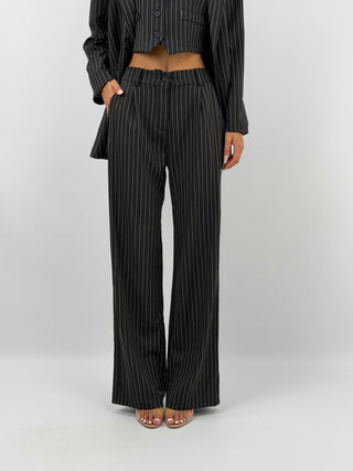 Completo Giacca con Cintura e Pantalone Gessato Nero