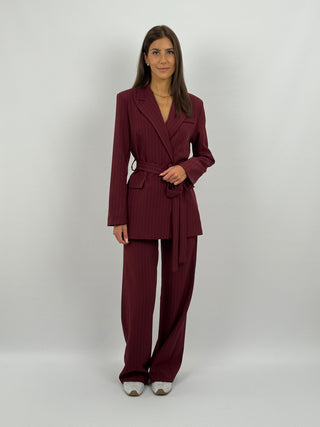 Tailleur Gessato con Cintura Brave Bordeaux