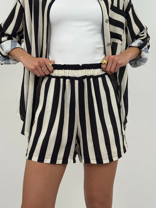 Completo Camicia e Shorts a Righe Nere