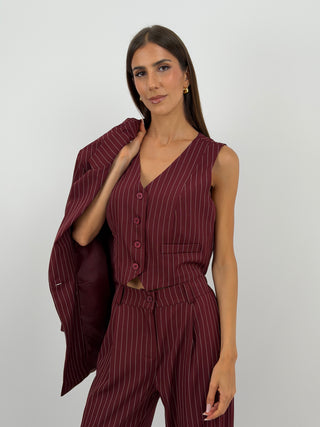 Gilet Gessato Bordeaux - Gilet gessato bordeaux senza maniche, con scollo a V. Fodera interna, finte tasche a filetto e chiusura frontale con bottoni. | Paloma Store