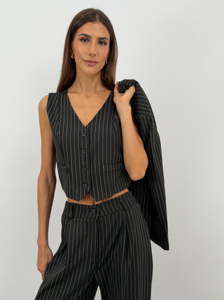 Gilet Gessato Nero - Gilet gessato nero senza maniche, con scollo a V. Fodera interna, finte tasche a filetto e chiusura frontale con bottoni. | Paloma Store