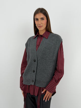 Gilet in Maglia con Bottoni Grigio - Lumina - Gilet grigio smanicato in maglia a coste con scollo a V e bottoni frontali. | Paloma Store
