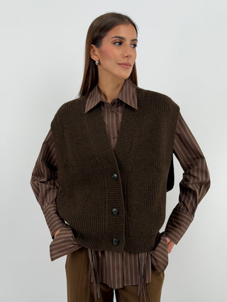 Gilet in Maglia con Bottoni Marrone - Lumina - Gilet marrone smanicato in maglia a coste con scollo a V e bottoni frontali. | Paloma Store