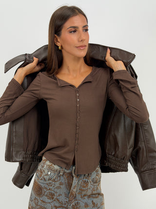 Maglia a Costine con Bottoni Marrone - Maglia a girocollo marrone, maniche lunghe a costine con bottoncini frontali. | Paloma Store