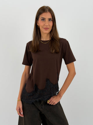 T-Shirt Asimettrica con Pizzo Marrone