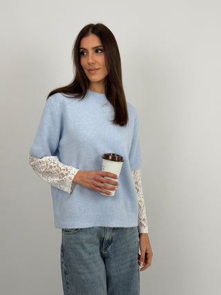 Pullover Azzurro con Maniche in Pizzo