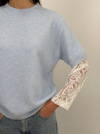 Pullover Azzurro con Maniche in Pizzo
