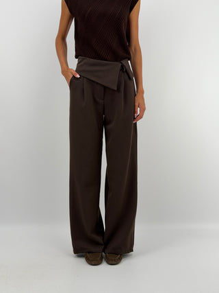 Pantalone con Fascia in Vita Marrone