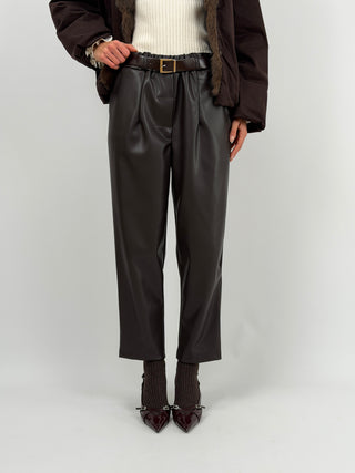Pantalone Carrot Fit in Eco Pelle Marrone
