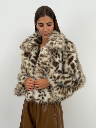 Pelliccia Corta Animalier - Pelliccia corta animalier a maniche lunghe con collo, tasche laterali e fodera interna. | Paloma Store