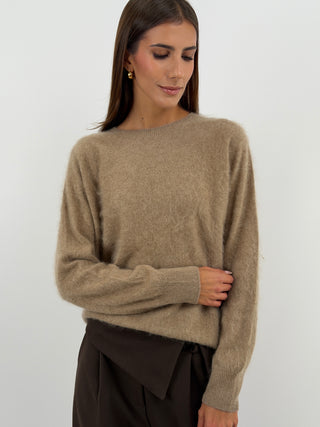 Pullover Girocollo in Lana e Cashmere Cammello - Pullover cammello in lana e cashmere a girocollo con maniche lunghe. Filato morbido che non punge. | Paloma Store