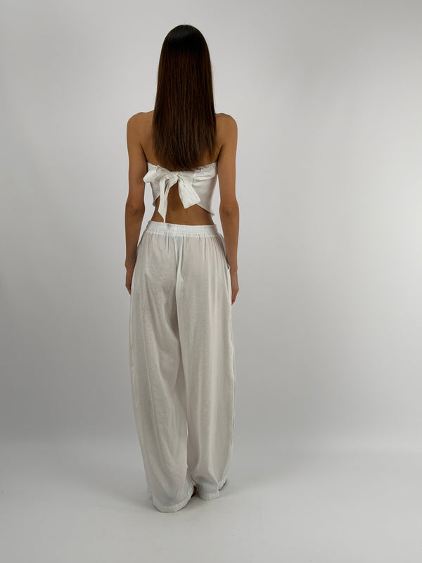 Set Top a Triangolo e Pantalone Bianco