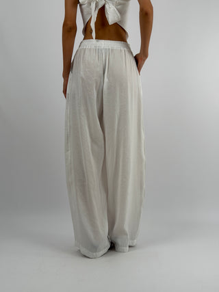 Set Top a Triangolo e Pantalone Bianco