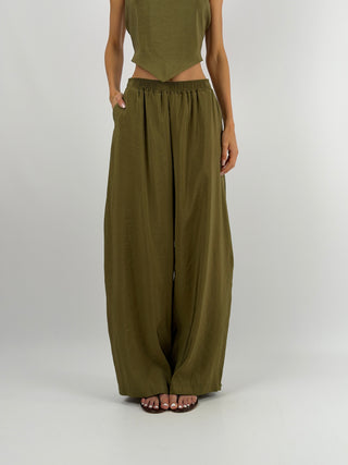 Set Top a Triangolo e Pantalone Verde Oliva