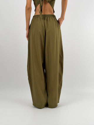 Set Top a Triangolo e Pantalone Verde Oliva