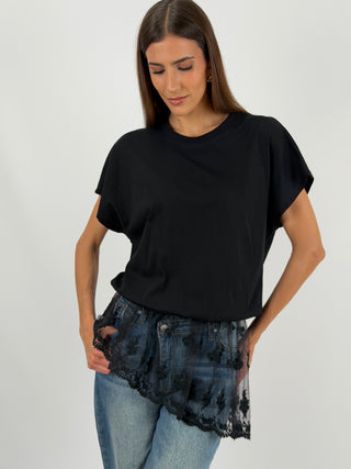 T-shirt Balloon con Pizzo Nera Lumina - T-shirt nera Lumina a girocollo, a palloncino, con inserto asimmetrico in pizzo sul fondo | Paloma Store
